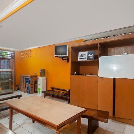 Oyo Life 3034 Taman Melati Hotel Depok Buitenkant foto
