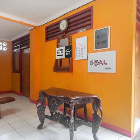 Oyo Life 3034 Taman Melati Hotel Depok Buitenkant foto