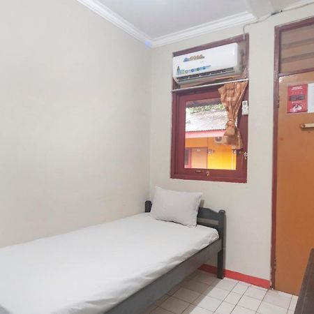 Oyo Life 3034 Taman Melati Hotel Depok Buitenkant foto