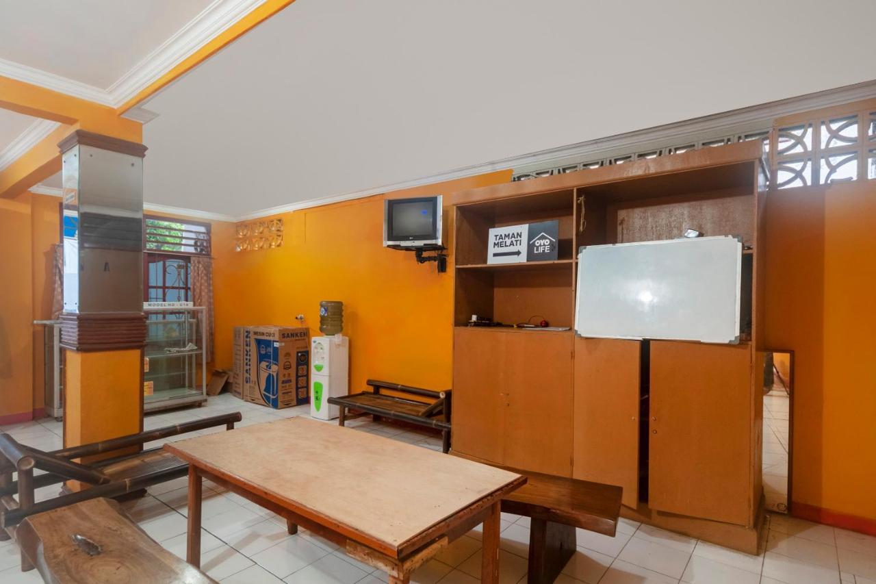 Oyo Life 3034 Taman Melati Hotel Depok Buitenkant foto