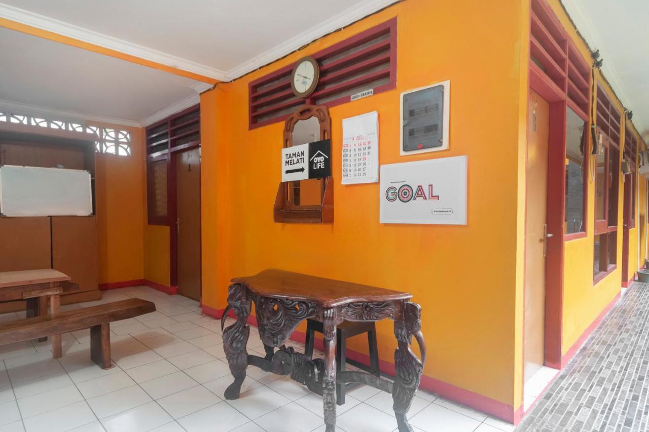 Oyo Life 3034 Taman Melati Hotel Depok Buitenkant foto