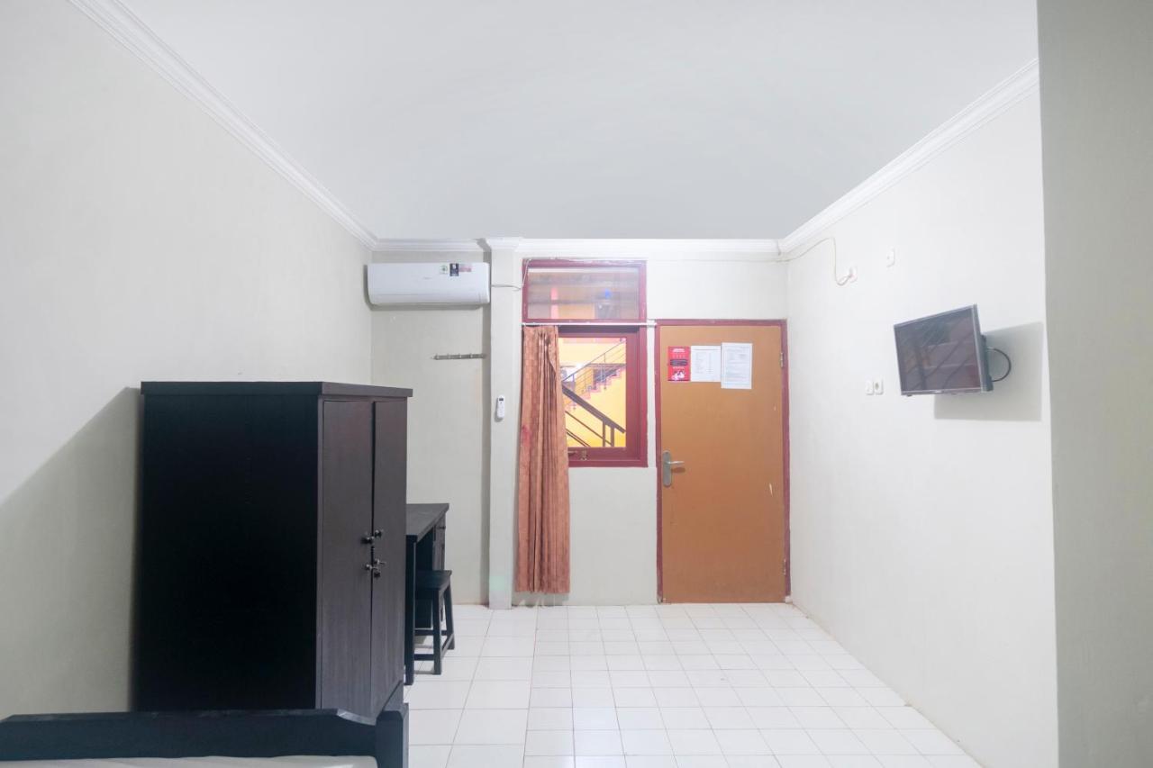 Oyo Life 3034 Taman Melati Hotel Depok Buitenkant foto