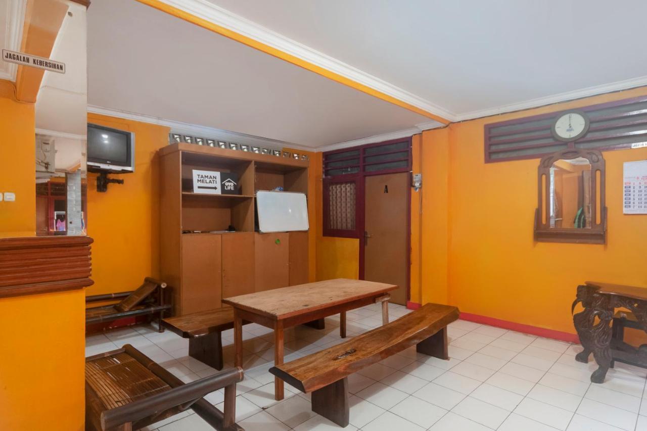 Oyo Life 3034 Taman Melati Hotel Depok Buitenkant foto