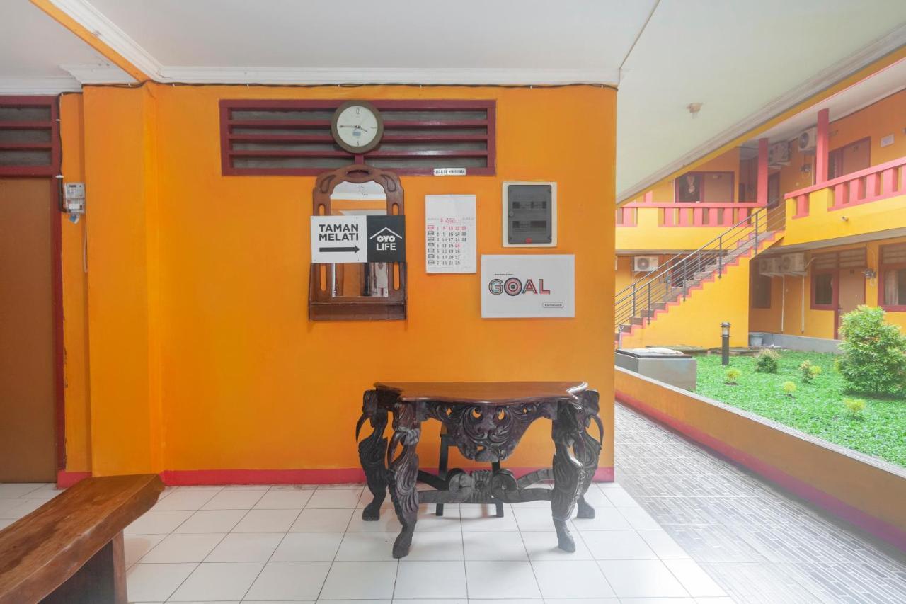 Oyo Life 3034 Taman Melati Hotel Depok Buitenkant foto
