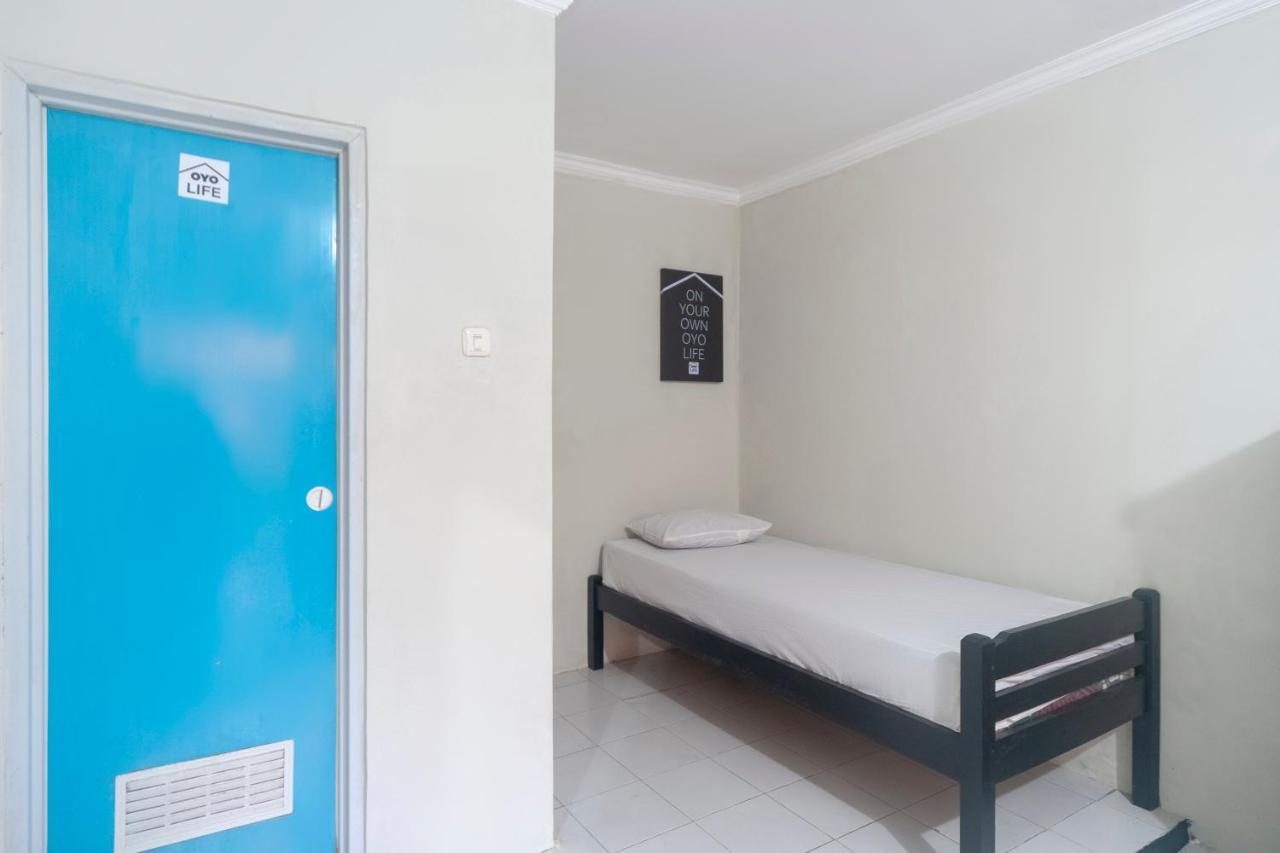 Oyo Life 3034 Taman Melati Hotel Depok Buitenkant foto