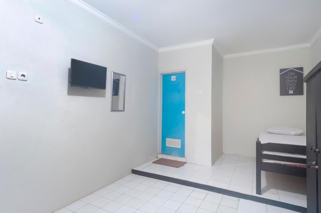 Oyo Life 3034 Taman Melati Hotel Depok Buitenkant foto