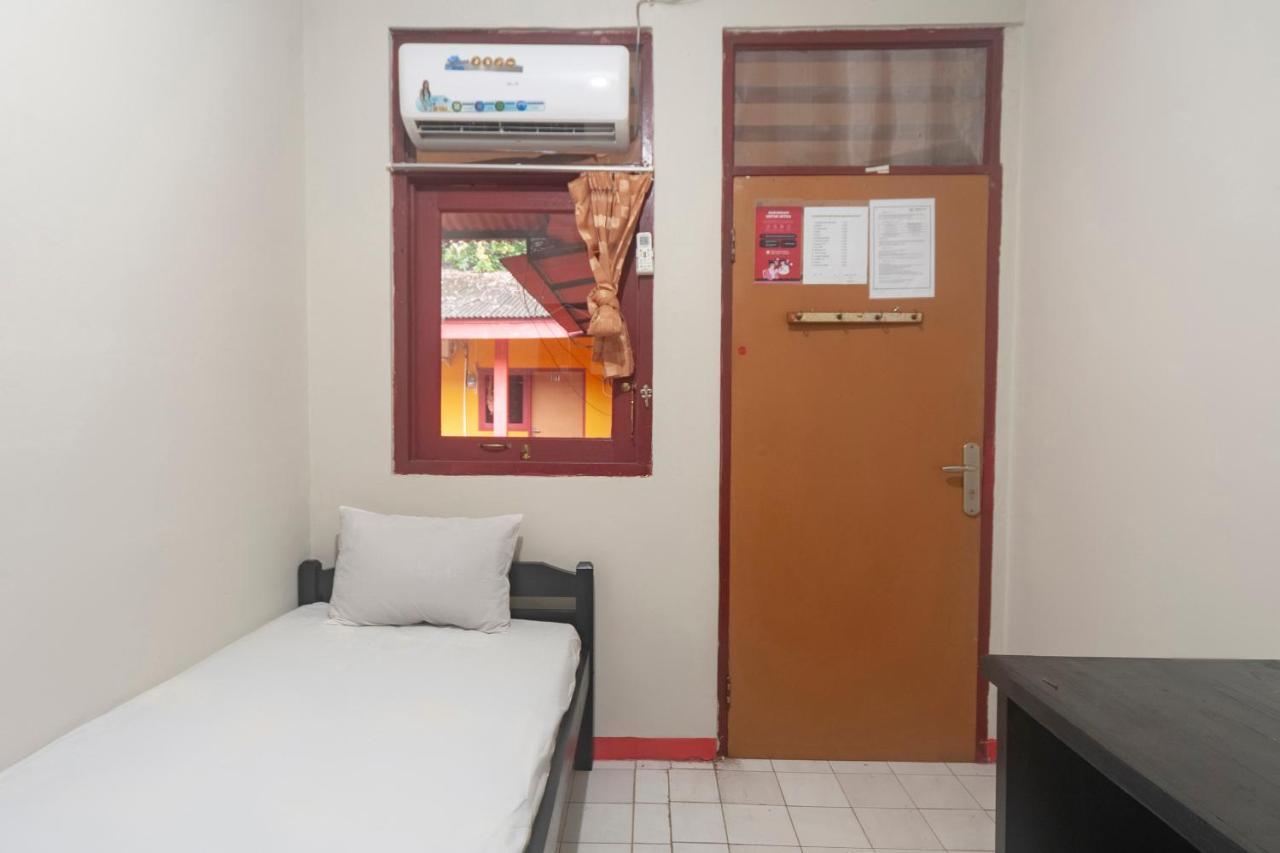 Oyo Life 3034 Taman Melati Hotel Depok Buitenkant foto