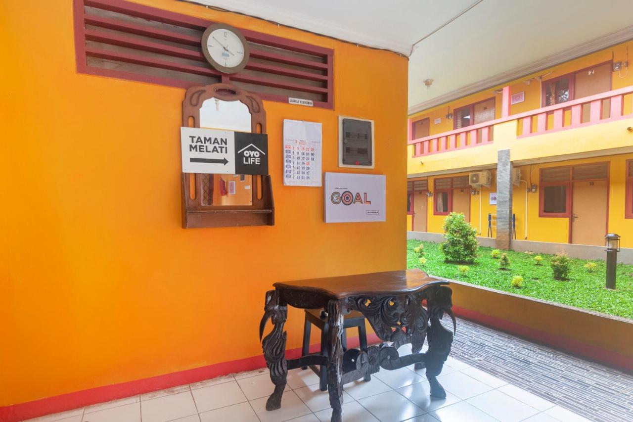 Oyo Life 3034 Taman Melati Hotel Depok Buitenkant foto