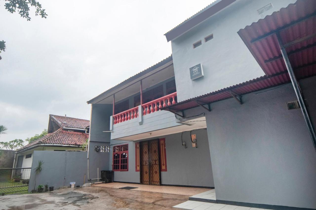 Oyo Life 3034 Taman Melati Hotel Depok Buitenkant foto