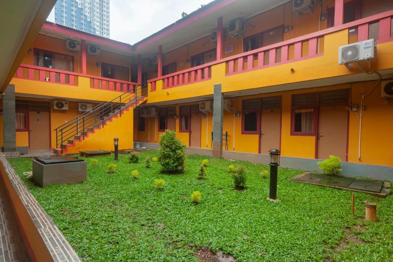 Oyo Life 3034 Taman Melati Hotel Depok Buitenkant foto