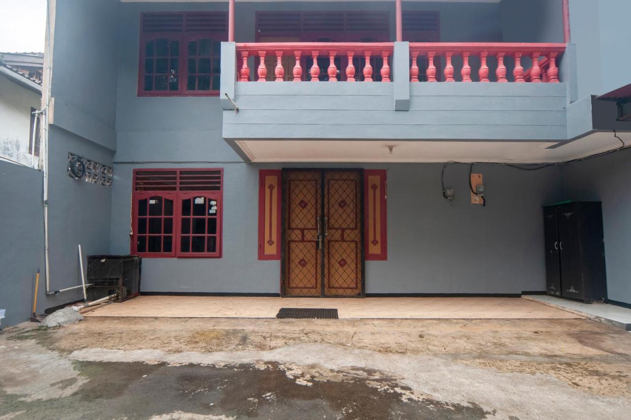 Oyo Life 3034 Taman Melati Hotel Depok Buitenkant foto