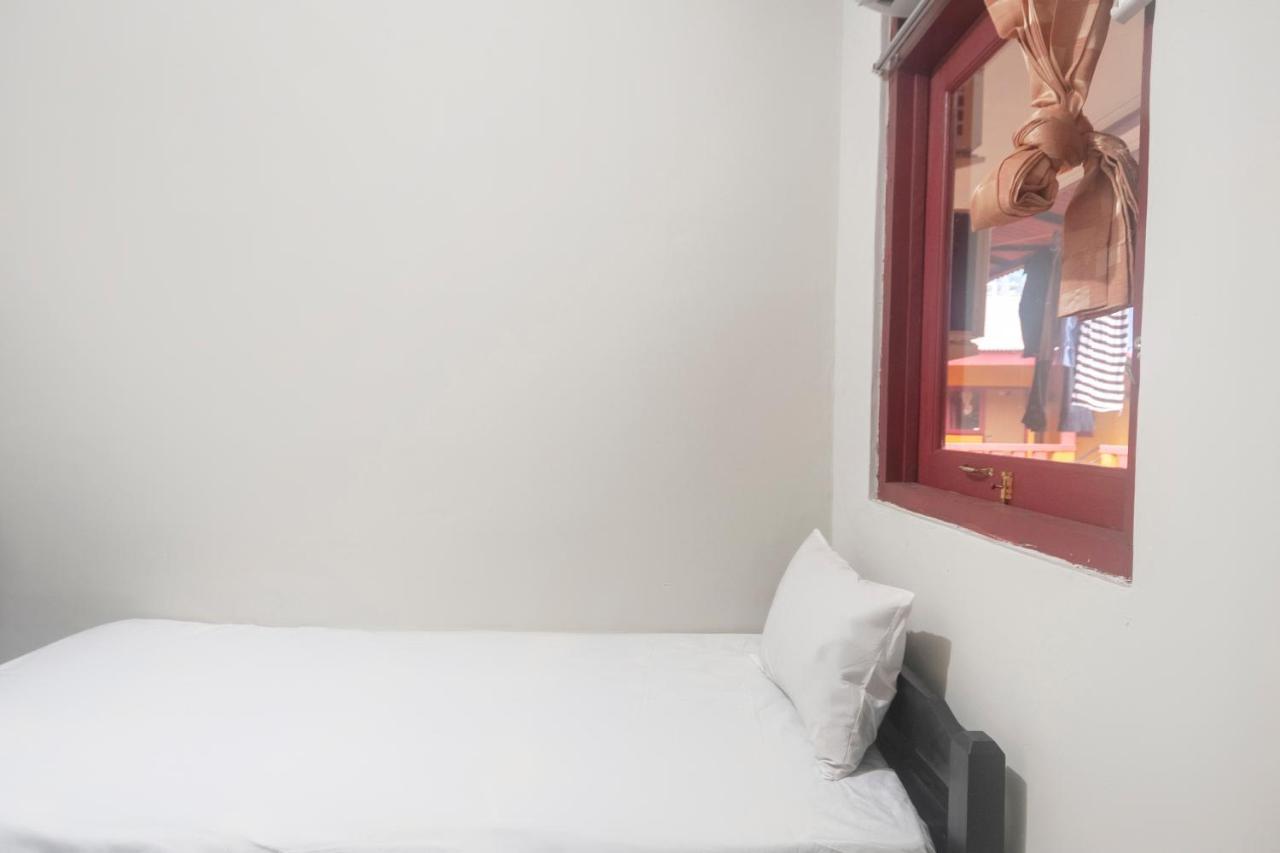 Oyo Life 3034 Taman Melati Hotel Depok Buitenkant foto