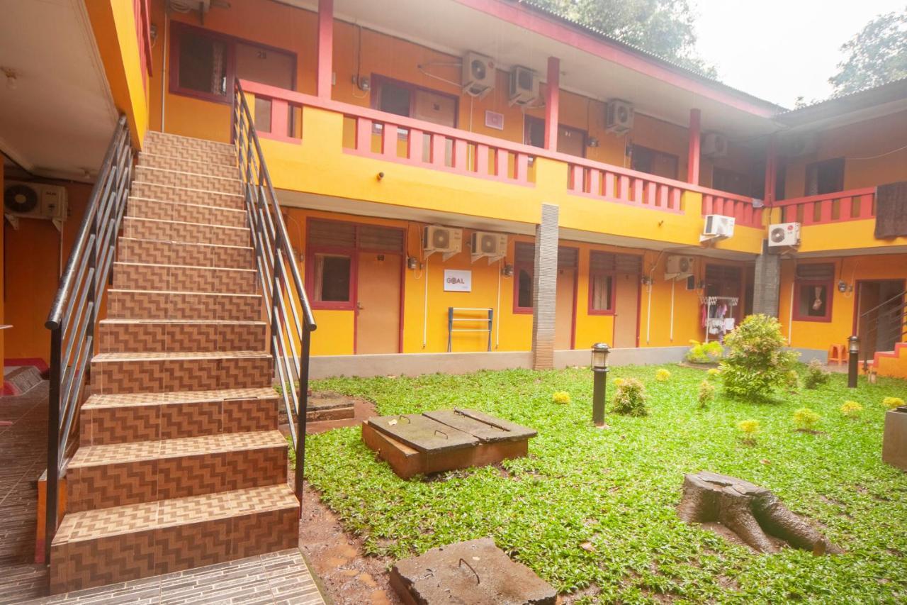 Oyo Life 3034 Taman Melati Hotel Depok Buitenkant foto